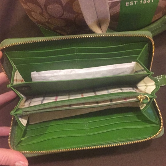 COACH HERITAGE TOTE Green Stripe 11349 PURSE ZIP AROUND WALLET - Picture 3 of 8